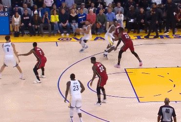 开云体育-五战四次砍下33+!库里把FMVP状态带到新赛季