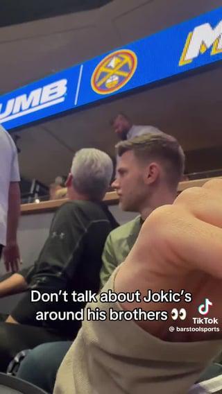 体育平台-约基奇哥哥看台"护弟":3次前科在身,掘金专门给他开了个包厢